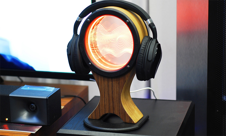 What do you have to consider in buying a headphone stand?